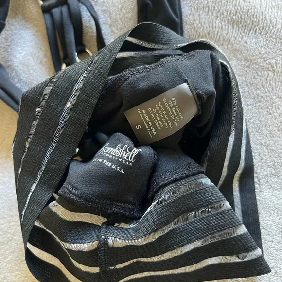 Bombshell Sportswear Black Statement Sports Bra Small - Picture 4 of 4